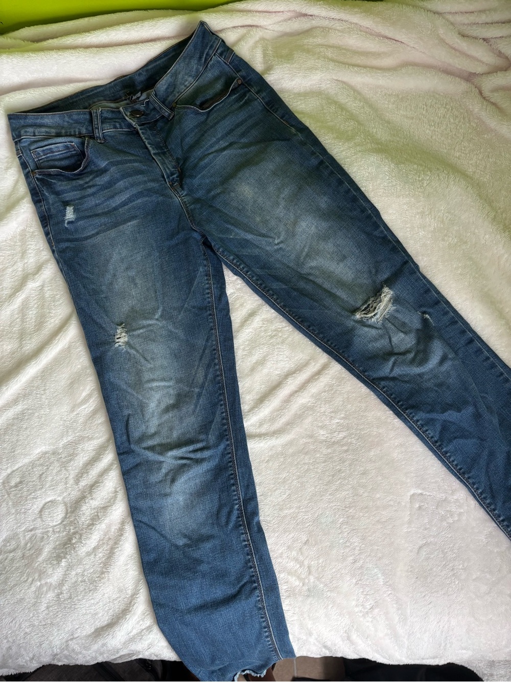 Women’s Distressed Blue Skinny Jeans
